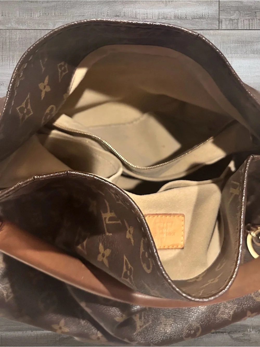 Louis Monogram Artsy MM - Picture 5 of 15